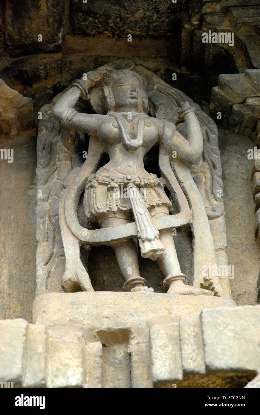 Figura femminile scolpita in pietra sulla parete di Channakesava Vishnu tempio ; Belur ; district Hassan ; Karnataka ; India Foto Stock