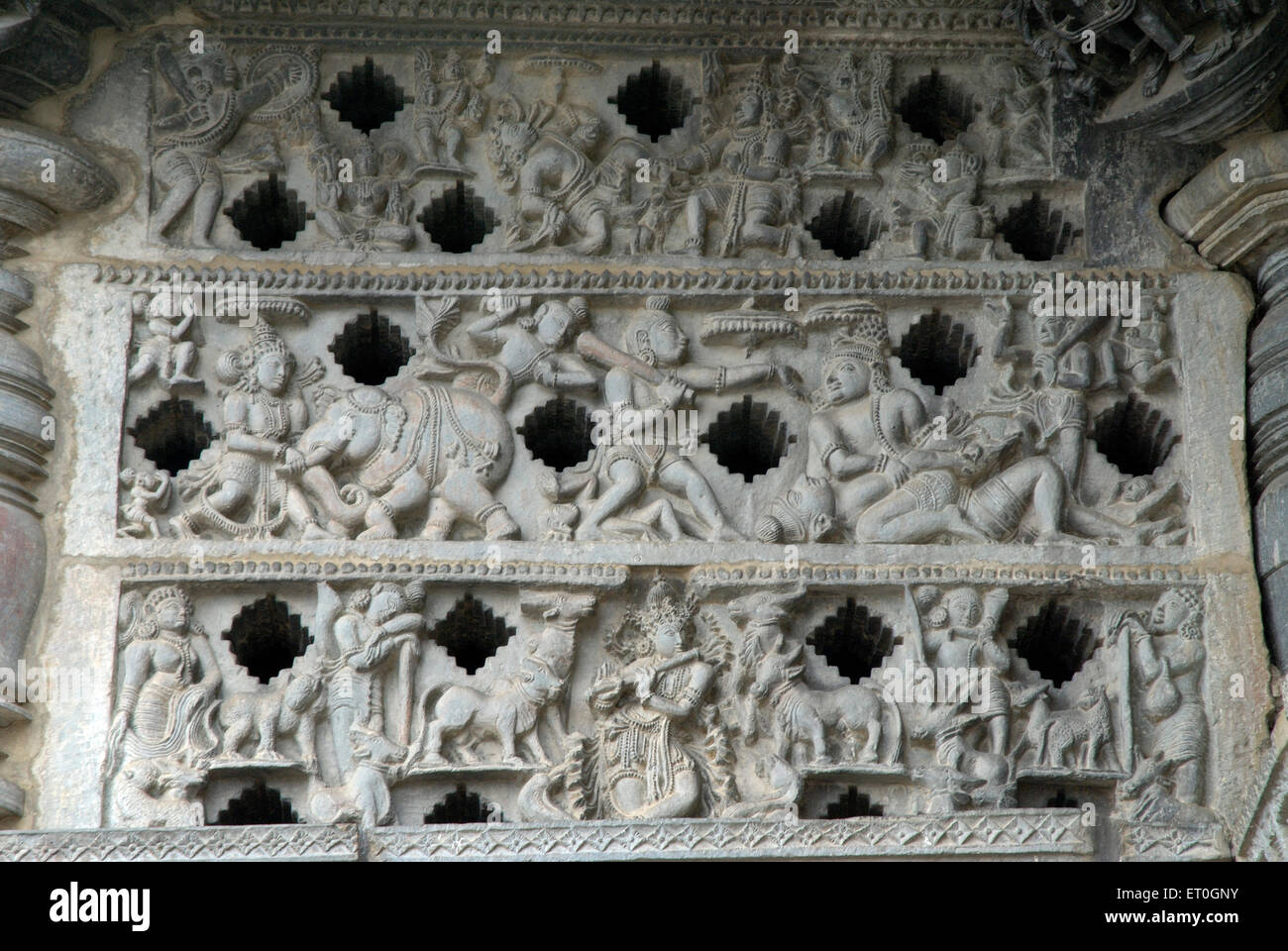 Statue scolpite sulla parete in corrispondenza di Channakesava Vishnu tempio ; Belur ; district Hassan ; Karnataka ; India stone Foto Stock