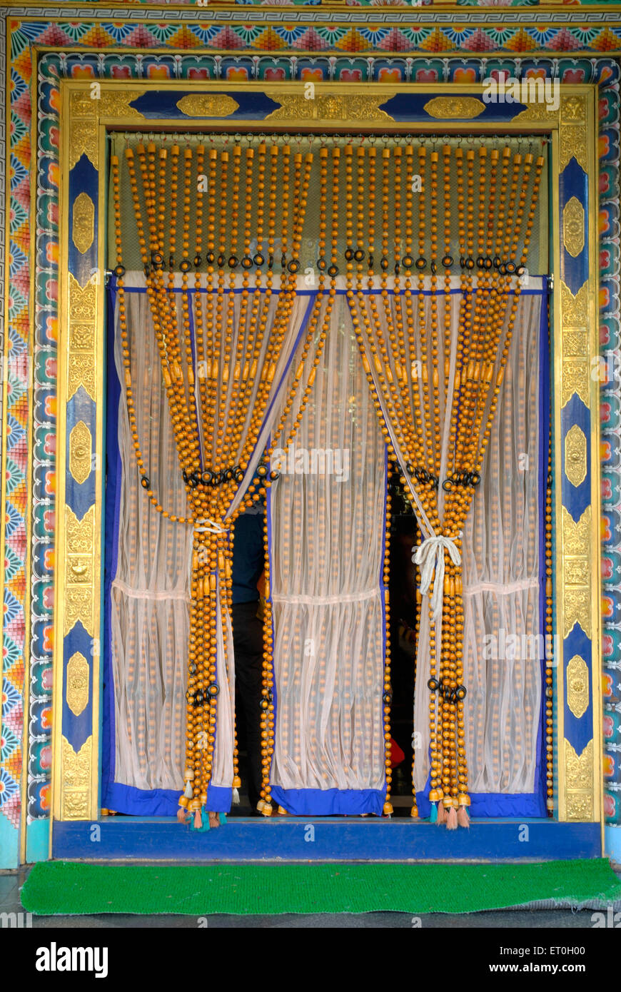 Cortina di perle , Monastero di Namdrling , Tempio d'Oro , Monastero di Nyingmapa , Kushalnagar , Bylakuppe , Coorg , Karnataka , India , Asia Foto Stock