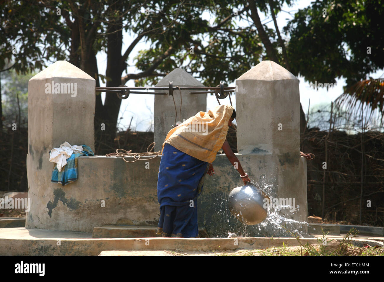 Donna indiana, villaggio bene, Jharkhand, India, villaggio indiano vita Foto Stock