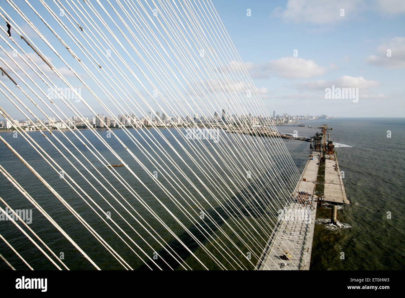 Vista in costruzione Bandra Worli sea link è di 8 corsia carreggiata doppia ponte strallato ; Bombay Mumbai Foto Stock