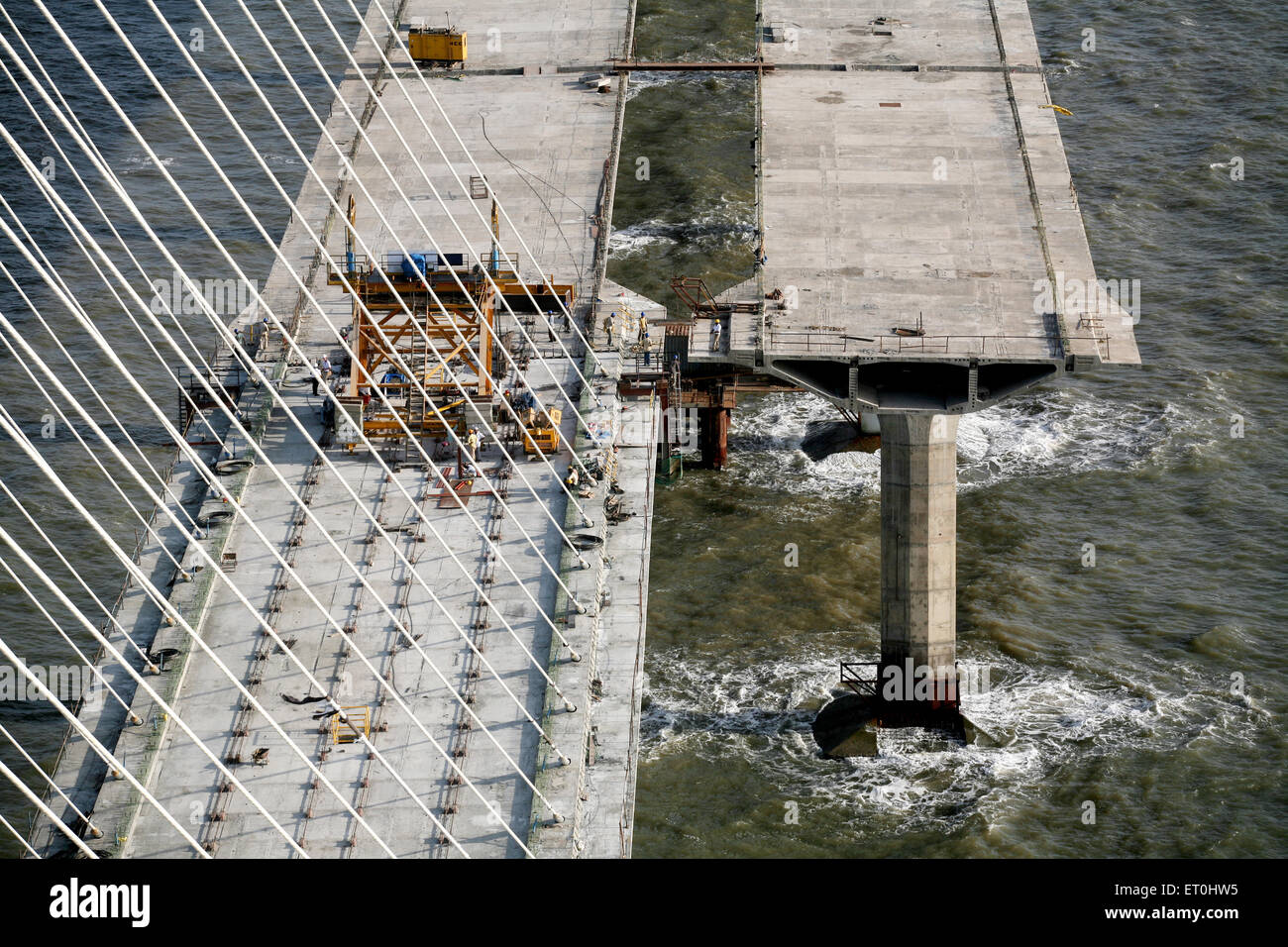 Vista in costruzione Bandra Worli sea link è di 8 corsia carreggiata doppia ponte strallato ; Bombay Mumbai Foto Stock