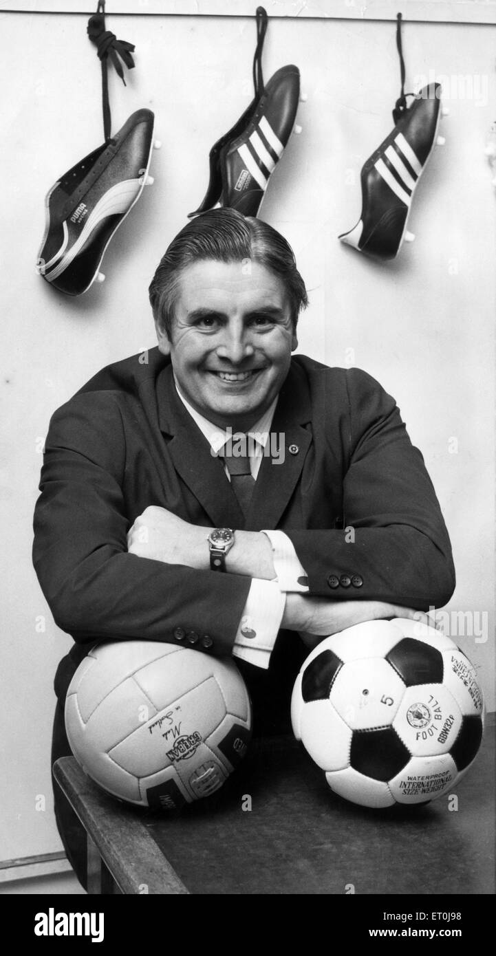 Jack Hatfield, proprietario del negozio di articoli sportivi, Jack Hatfield Sport, Middlesbrough, e boro del più recente direttore, dal momento che unisce il bordo di una settimana fa, nella foto, 28 ottobre 1972. Foto Stock