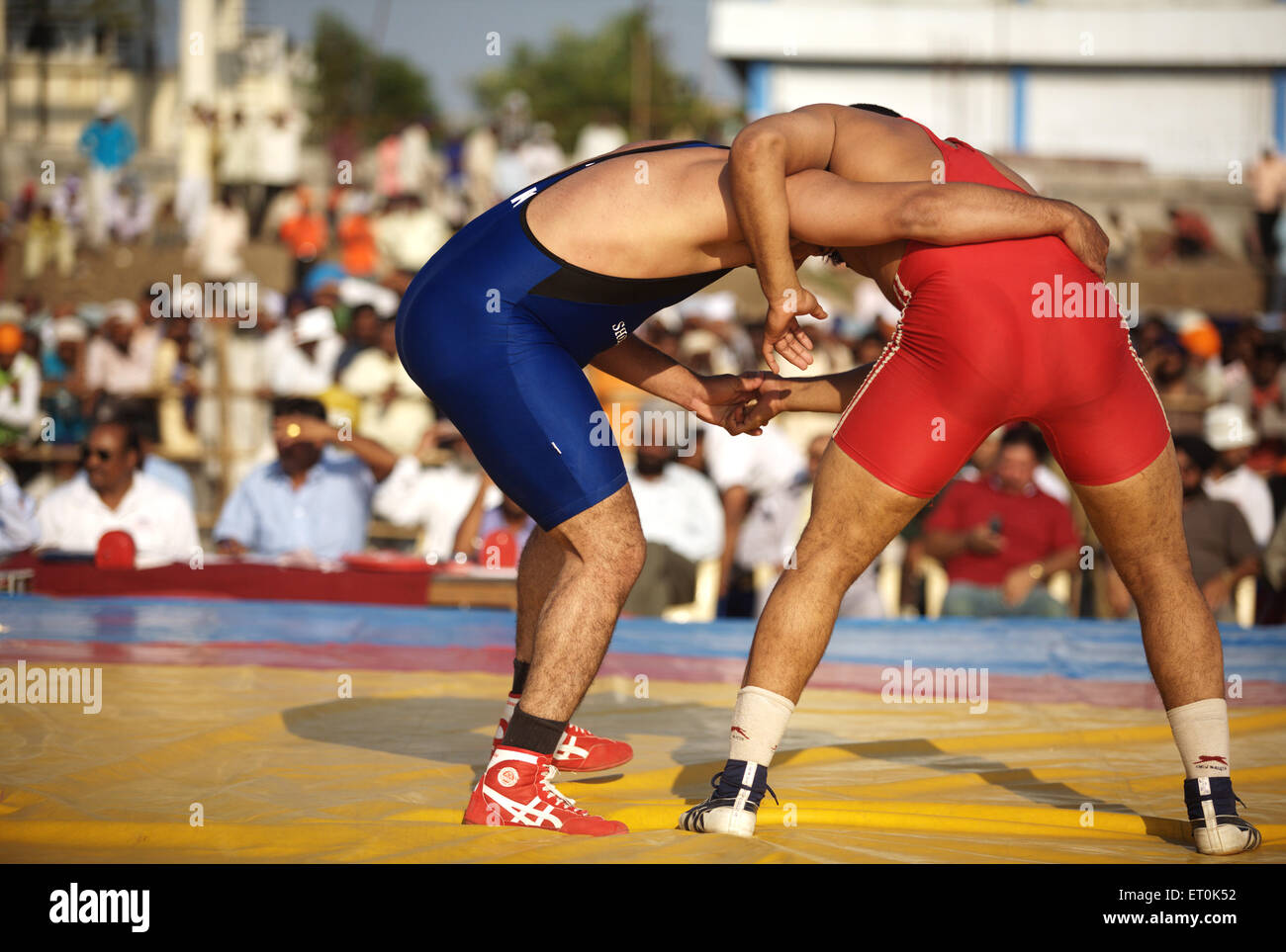 Lottatori India Pakistan match wrestling ; Consacrazione perpetua Guru sikh Granth Sahib Khalsa sportivo ; Nanded Foto Stock