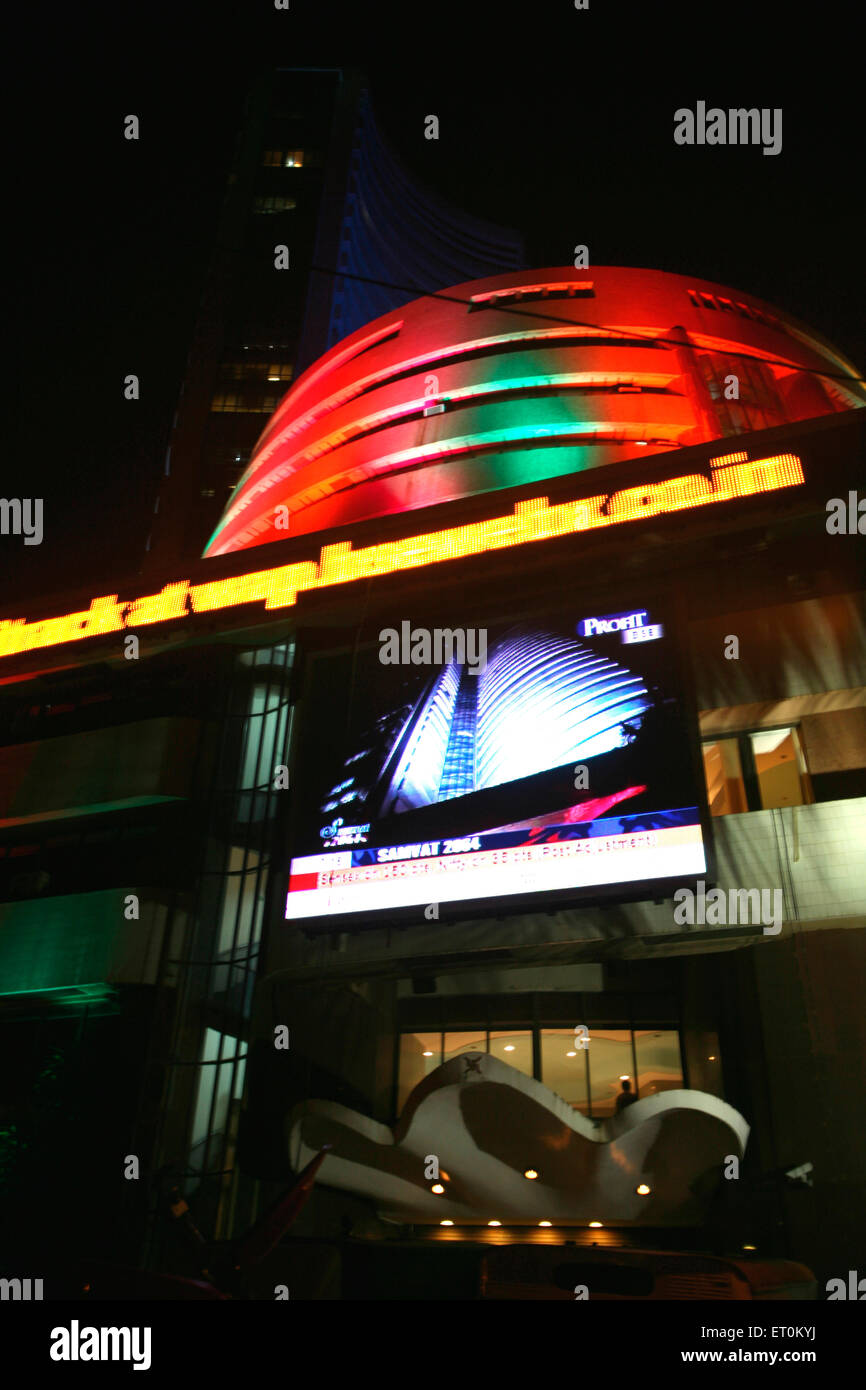 Bombay Stock Market decorato con luci durante il Diwali Deepawali celebrazioni in Mumbai Bombay ; Maharashtra ; India Foto Stock