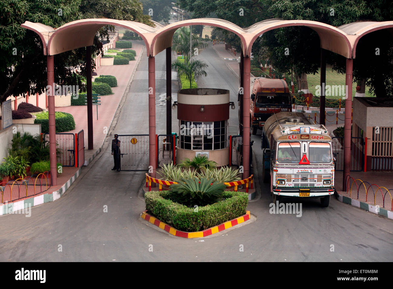 Cancello principale, fabbrica di Amul, Anand, Gujarat, India Foto Stock