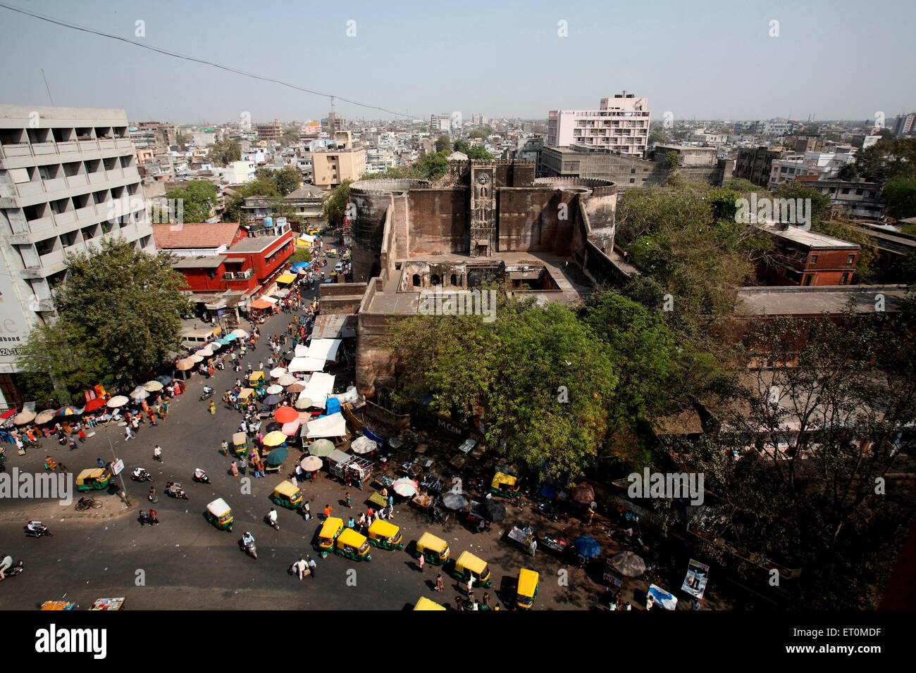 Vista aerea di Bhadra fort nel centro e mercati intorno ad esso ; Ahmedabad ; Gujarat ; India Foto Stock