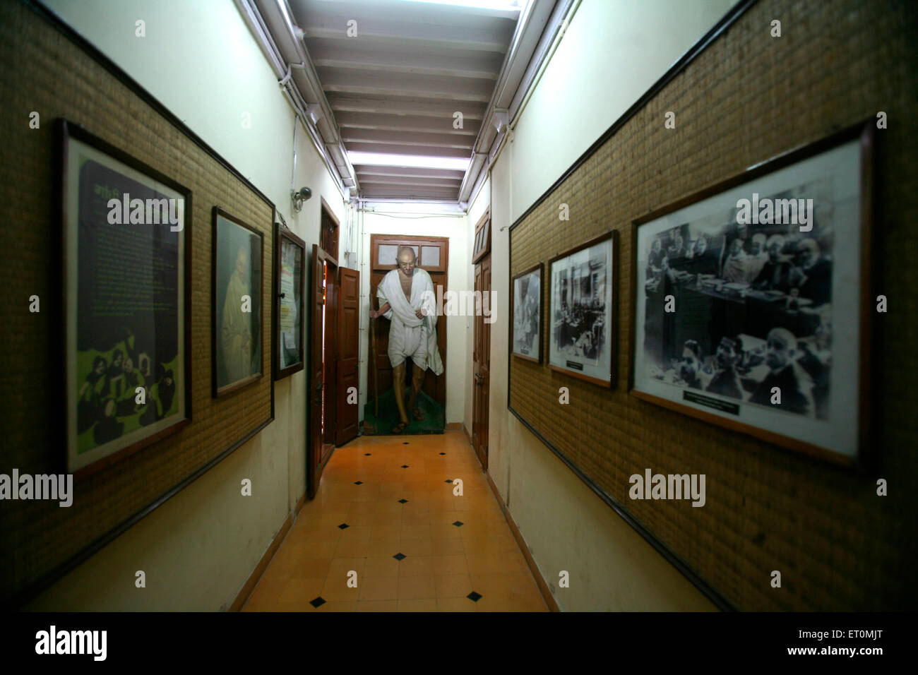 Fotografie del Mahatma Gandhi e Indian libertà lotta prese dai fotografi a galleria foto all'interno di Mani Bhavan Foto Stock