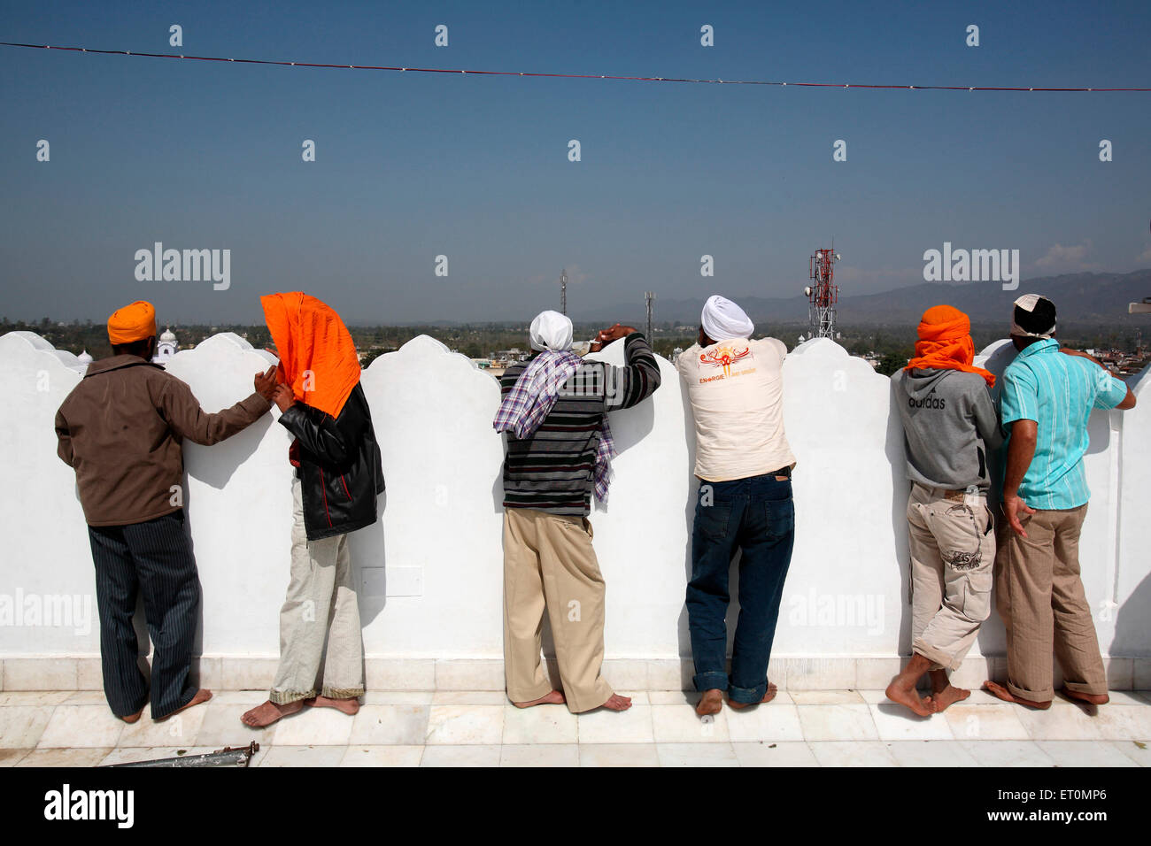 Sikh uomini, Gurudwara, Hola Mohalla, Hola festival, Anandpur Sahib, Anandpur, Rupnagar, Ropar, Punjab, India, Indiano Foto Stock