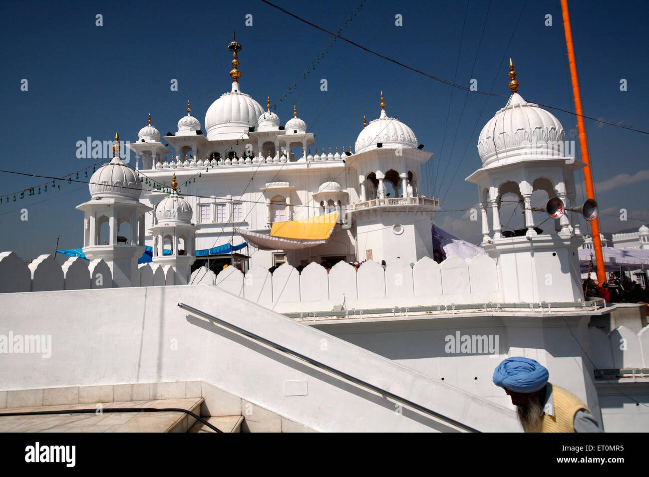 Vista esterna di Anandpur Sahib Gurudwara nel distretto di Rupnagar ; Punjab ; India Foto Stock