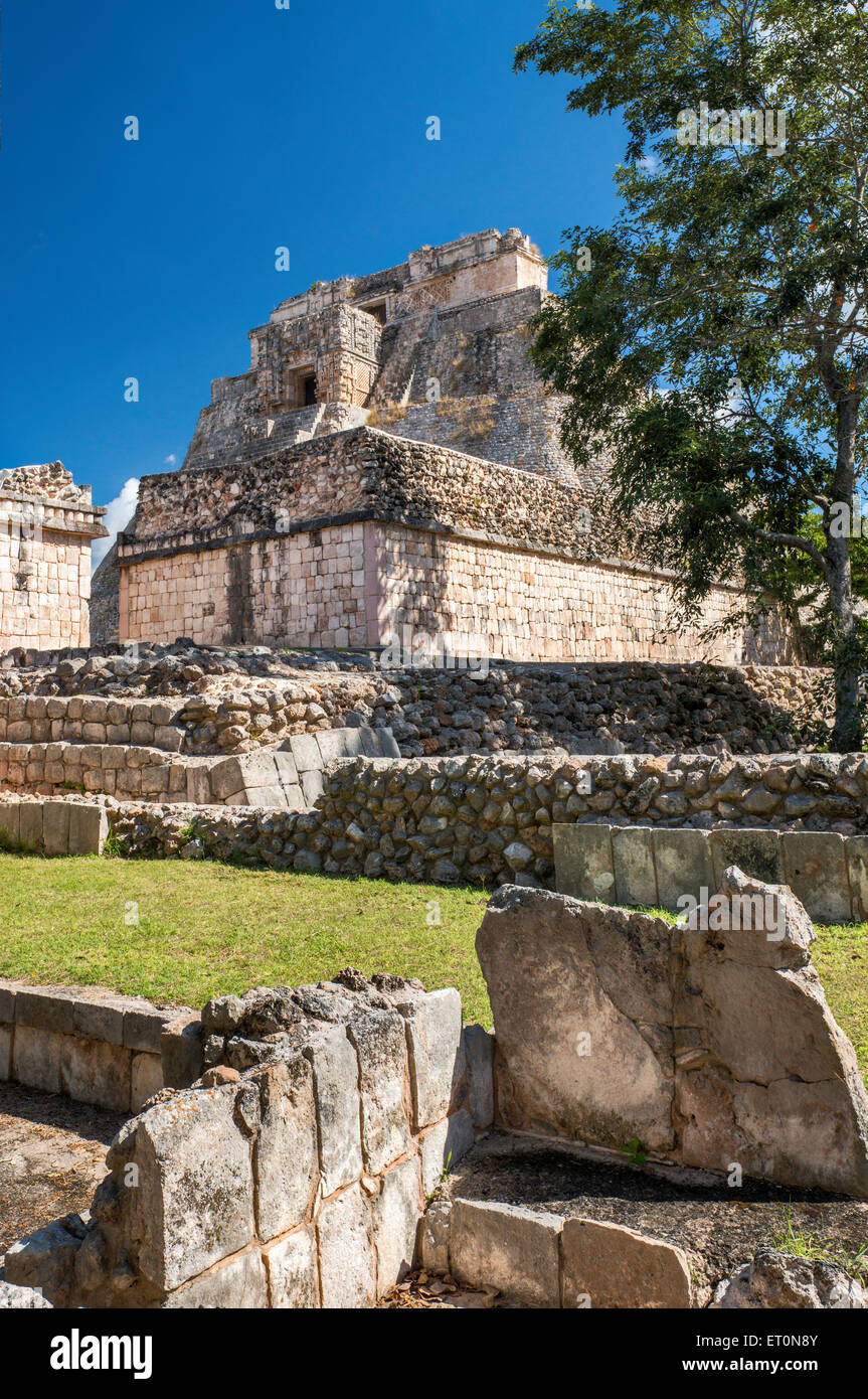 Piramide del Adivino (maghi casa), le rovine maya di Uxmal consentono al sito archeologico, la penisola dello Yucatan, Messico Foto Stock