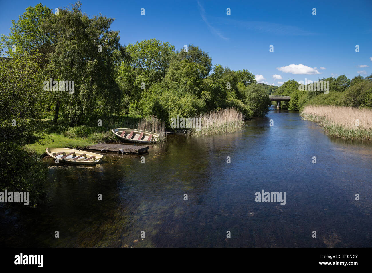 Afon Rhythallt come entra Llyn Padarn vicino a Llanberis, Snowdonia, Foto Stock