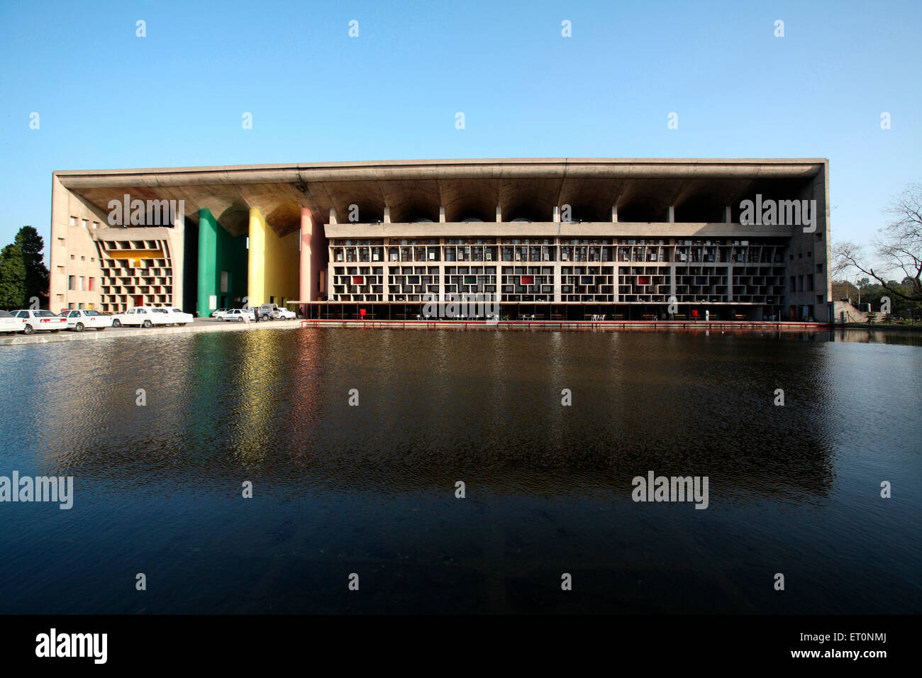 Edificio progettato da le Corbusier, High Court, Chandigarh, Union Territory, UT, India Foto Stock