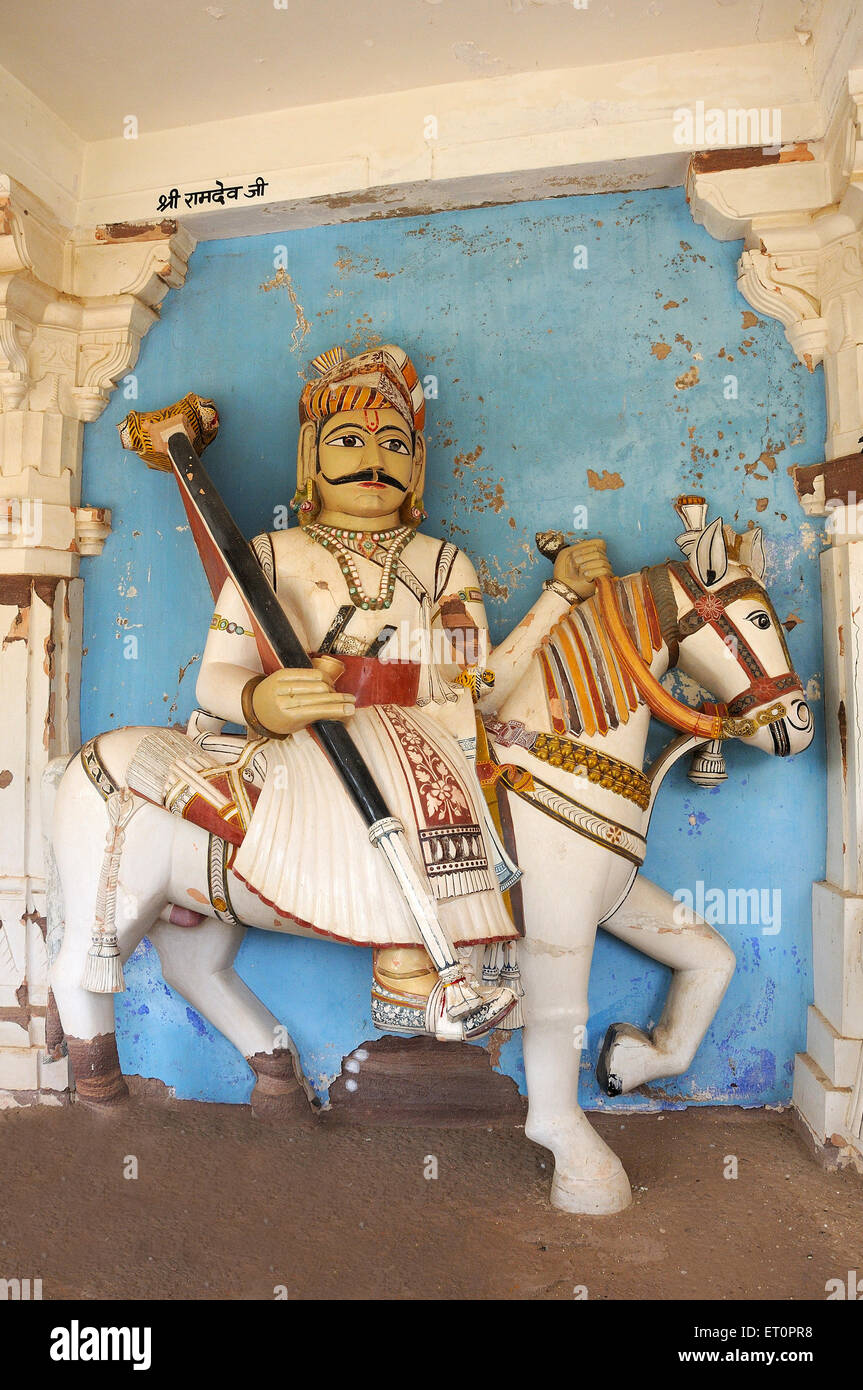Statua di San Ramdev ; hall of Gods ; Mandore ; Jodhpur ; Rajasthan ; India Foto Stock