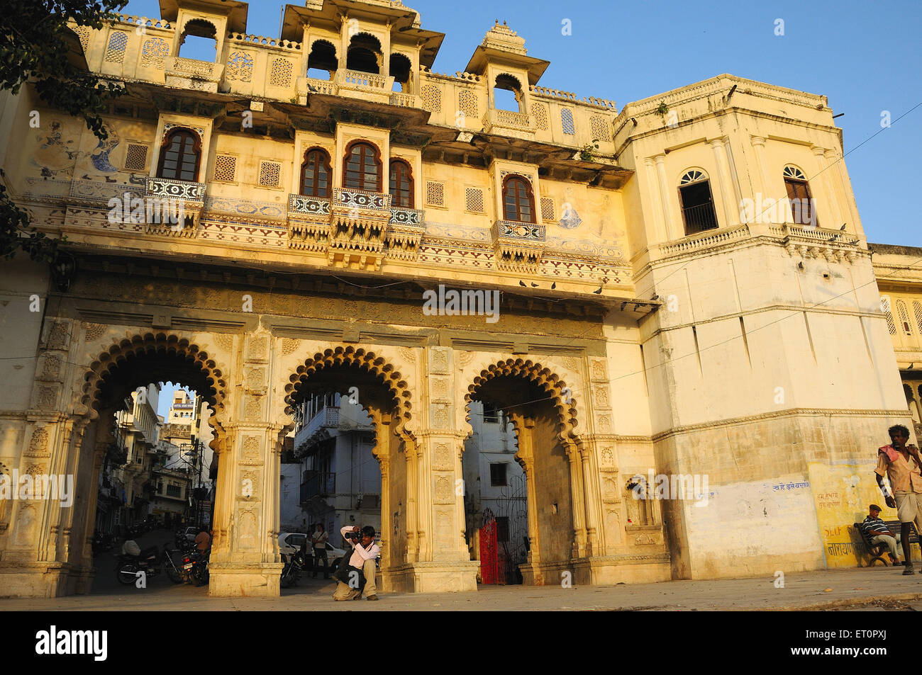 Porta d'ingresso ; Pichola Haveli ; Lago di Pichola ; Udaipur ; Rajasthan ; India Foto Stock