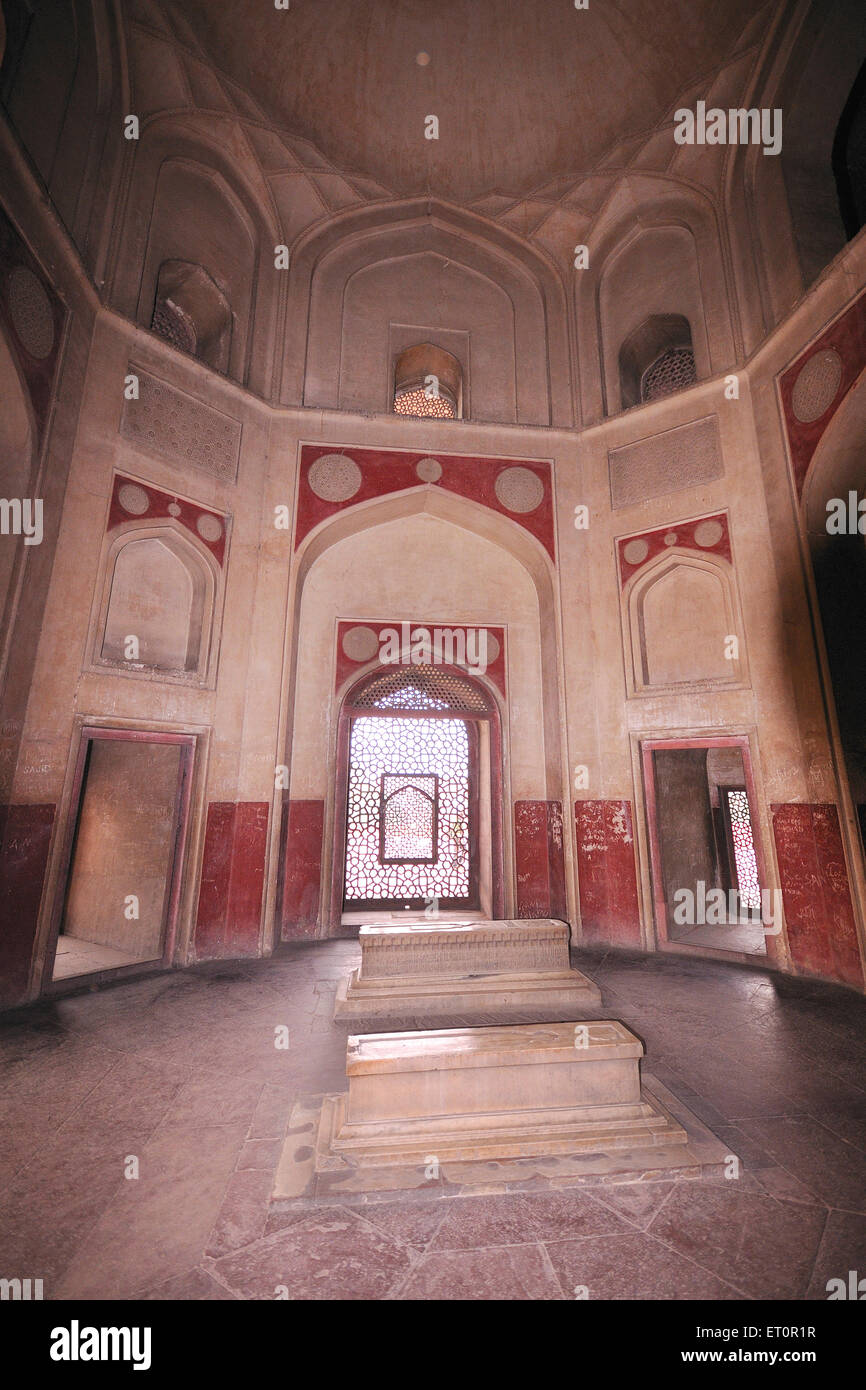 Mausoleo di parenti all'interno della tomba di Humayun ; Delhi ; India Foto Stock