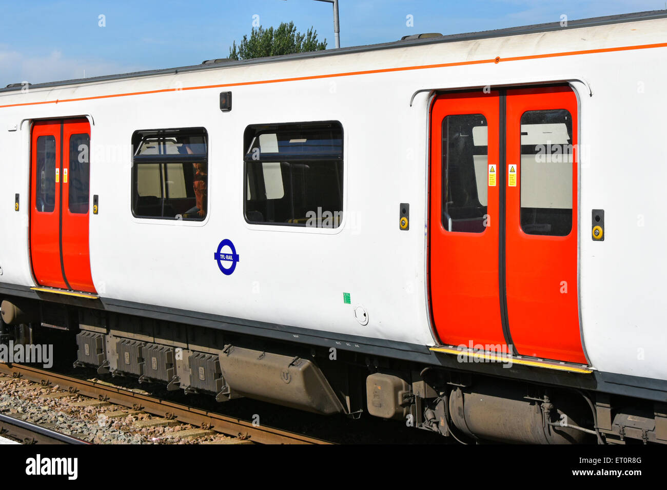 Trasporto per Londra segno sulla metropolitana treni pendolari carrello presi in consegna da tfl su Shenfield a Londra Liverpool Street per Crossrail Elizabeth line uk Foto Stock