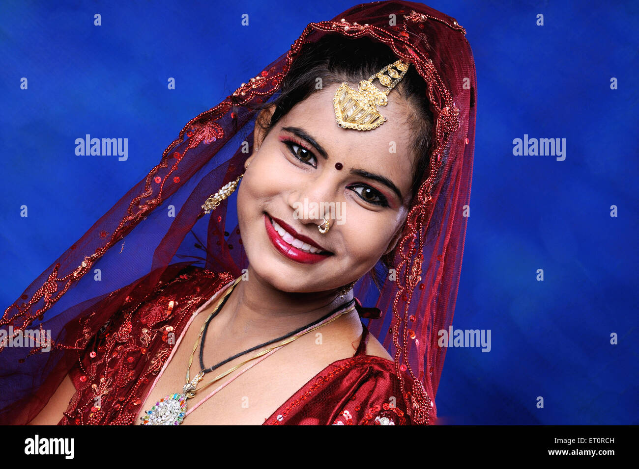 Signora indossare gioielli signor#769 F Foto Stock