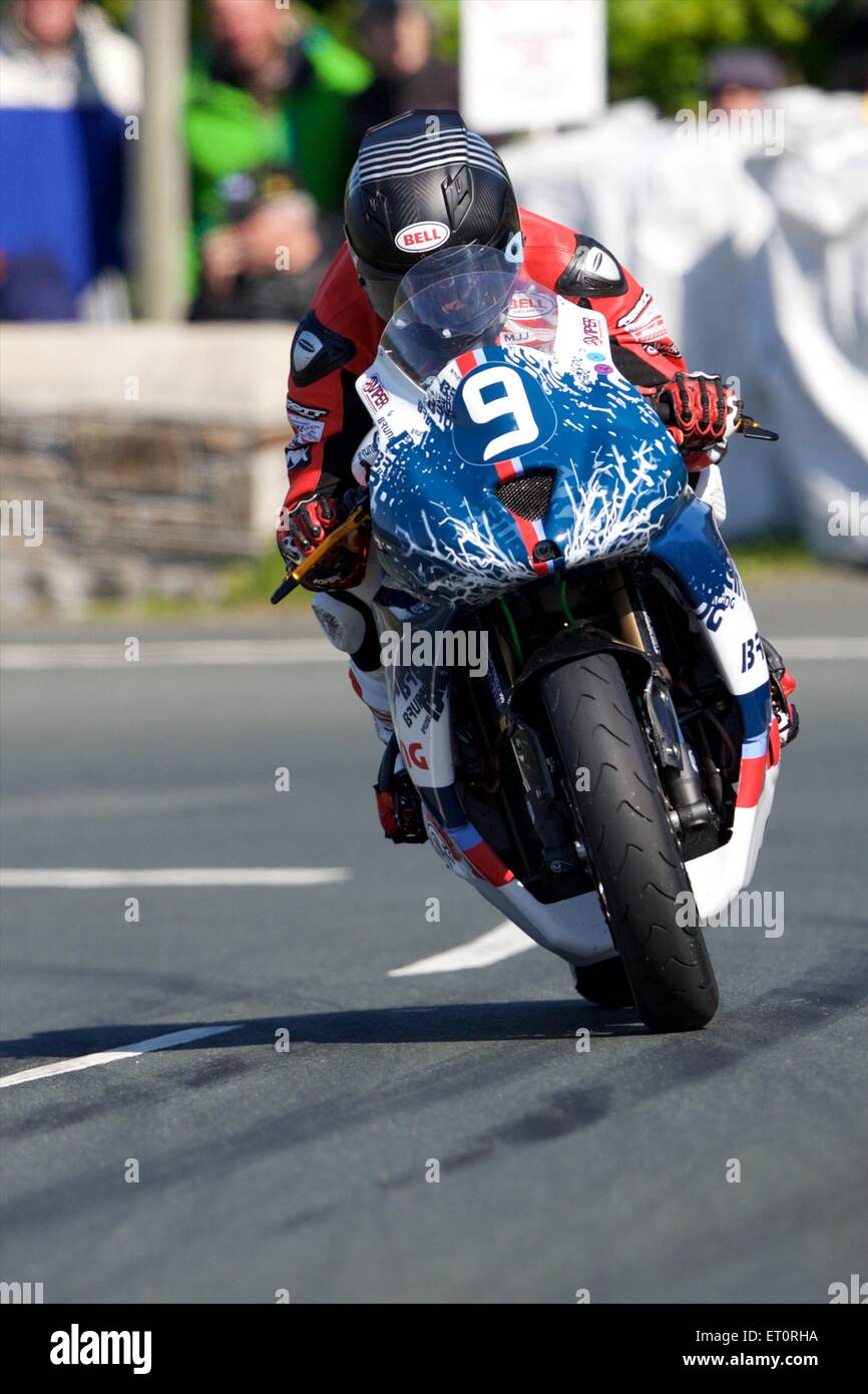 Douglas, Isola di Man Decimo Giugno, 2015. James Cowton in azione durante il TT Zero Corsa elettrica per motociclette. Credit: Azione Plus immagini di sport/Alamy Live News Foto Stock