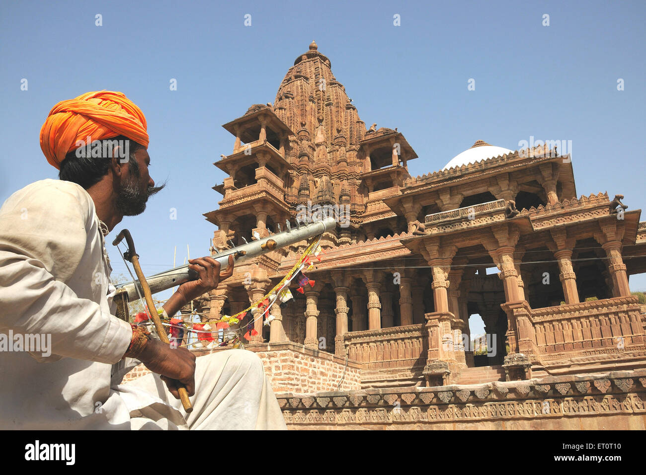 Musica folk per giocare a rawanhathha Deval ; Mandore ; Rajasthan ; India n. MR Foto Stock