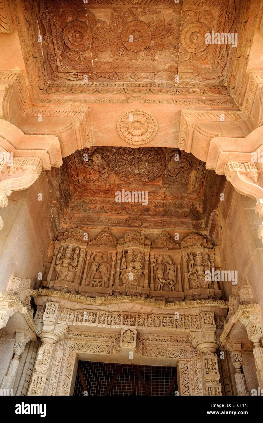 Statue incise, Cenotaph reale, Deval, Mandore, Jodhpur, Rajasthan, India Foto Stock