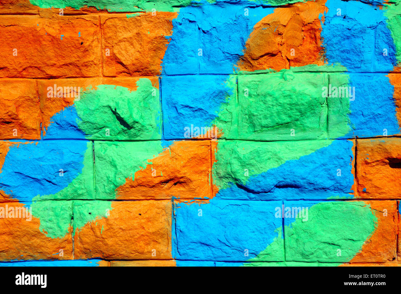 Parete dipinta con colori diversi ; Rajasthan ; India Foto Stock