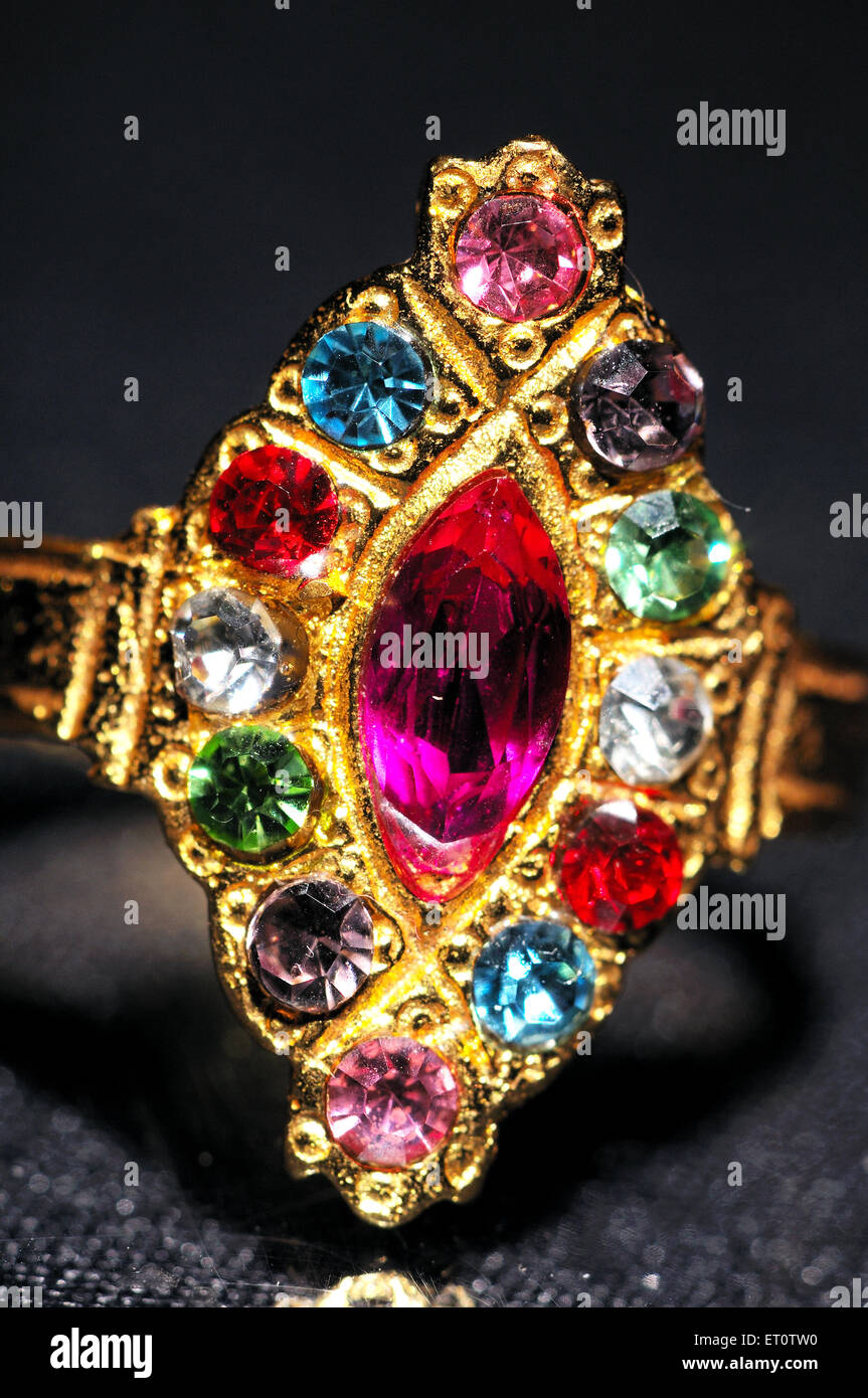 Anello di diamante, anello d'oro, anello di pietre preziose, India Foto Stock