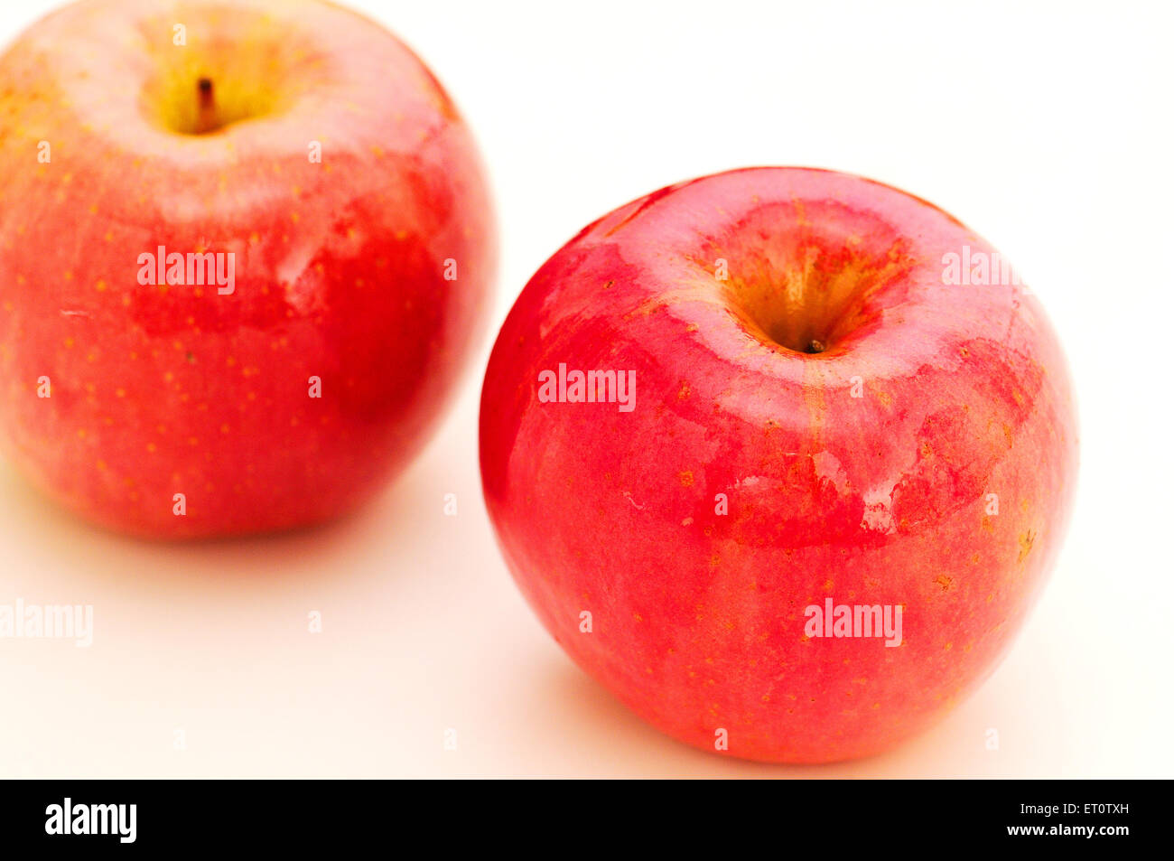 Frutti ; le mele su sfondo bianco Foto Stock