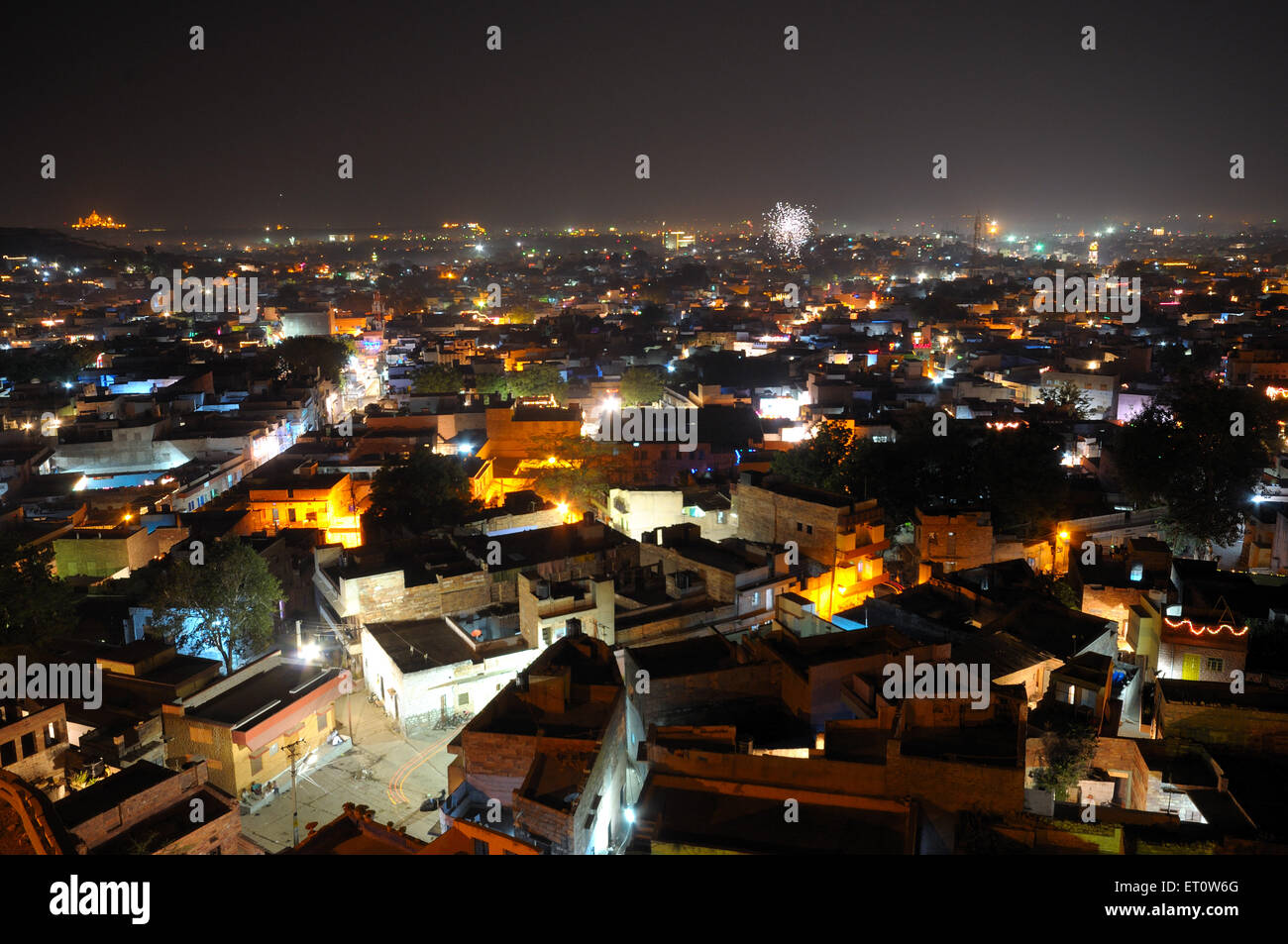 Jodhpur città vecchia in vista notte ; Jodhpur ; Rajasthan ; India Foto Stock