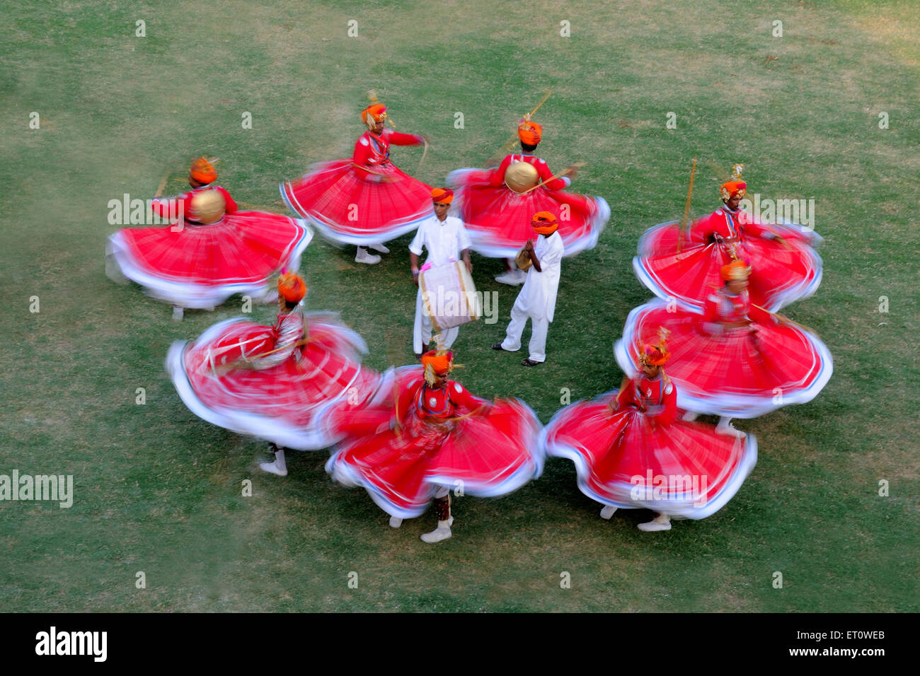 I ballerini popolari di Gher ai festival di Marwar, Jodhpur, Rajasthan, India, ballerini indiani Foto Stock