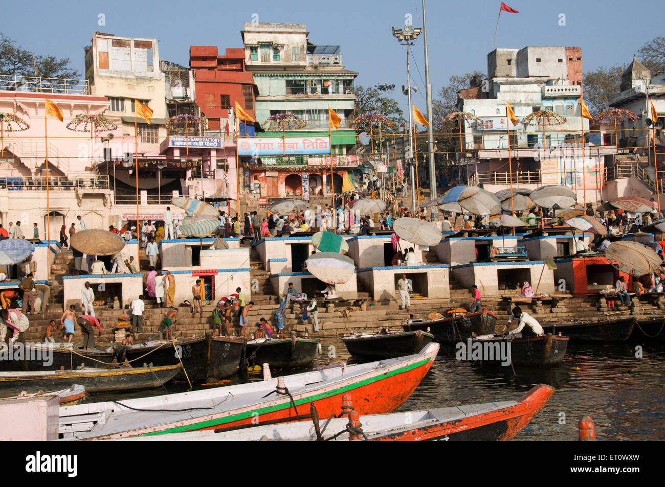 Dashashwamedh ghat presso il river ganga gange ; Uttar Pradesh ; India Foto Stock