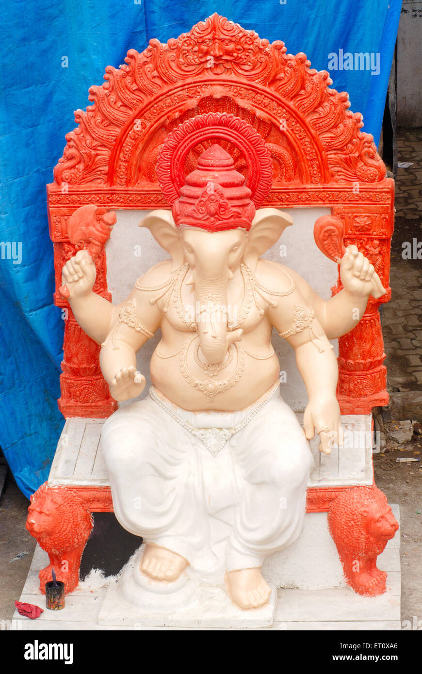 Incompiuta grande idolo del signore Ganesh in Chitrashala ; Elephant intitolata dio indù ; Ganapati Festival presso Lalbaug ; Bombay Mumbai Foto Stock