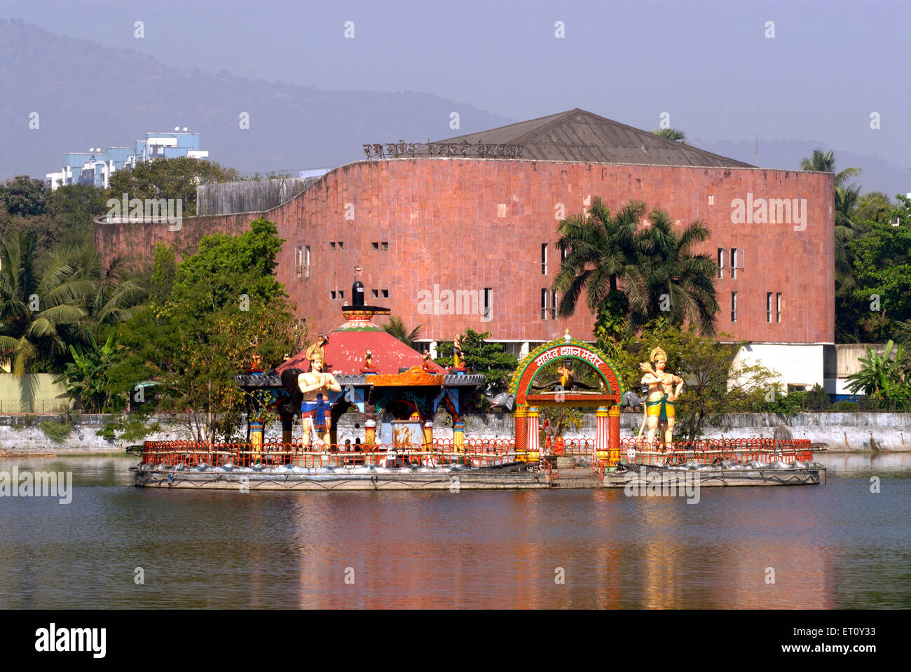 Ram Ganesh Gadkari Rangayatan Marathi teatro Masunda lago o Talao Pali Thane Mumbai India Maharashtra Foto Stock