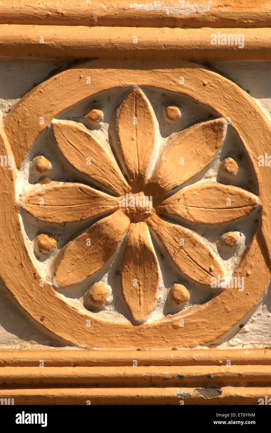 Pietra rilievo lavoro fiore disegno, Shree Chaturshringi tempio, Pune, Maharashtra, India Foto Stock