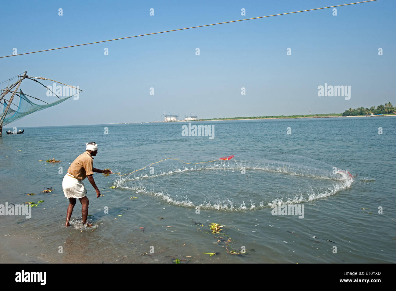 Rete da pesca cinese e rete da pesca in mare ; Cochin ; Kochi ; Kerala ; India ; Asia Foto Stock