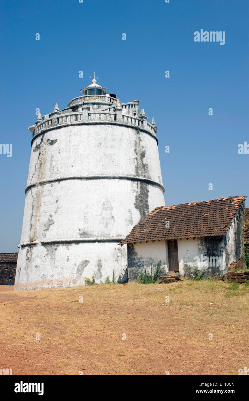Light house e case in alto a fort Aguada ; Goa ; India Foto Stock