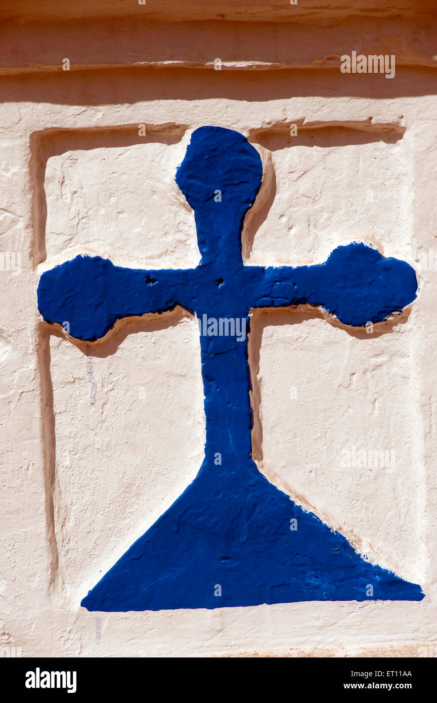 Croce sulla parete in corrispondenza di Panjim Goa India Asia 2011 Foto Stock