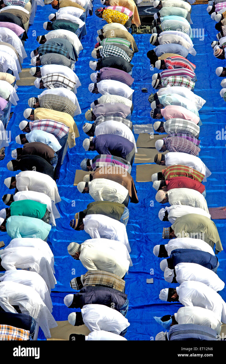 Preghiera Namaz Bandra Station mumbai Maharashtra India Asia Foto Stock