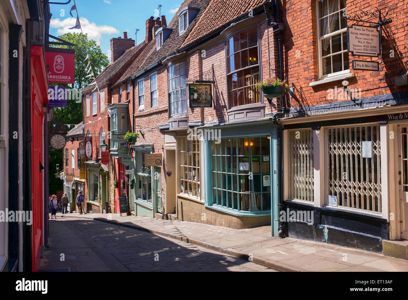 Negozi ed edifici, ripida collina, Lincoln, Lincolnshire, Inghilterra. HDR Foto Stock