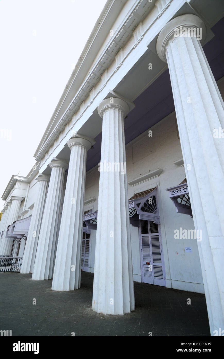 The Asiatic Society, state Central Library, Town Hall, edificio neoclassico, Shahid Bhagat Singh Marg, Bombay, Mumbai, Maharashtra, India Foto Stock