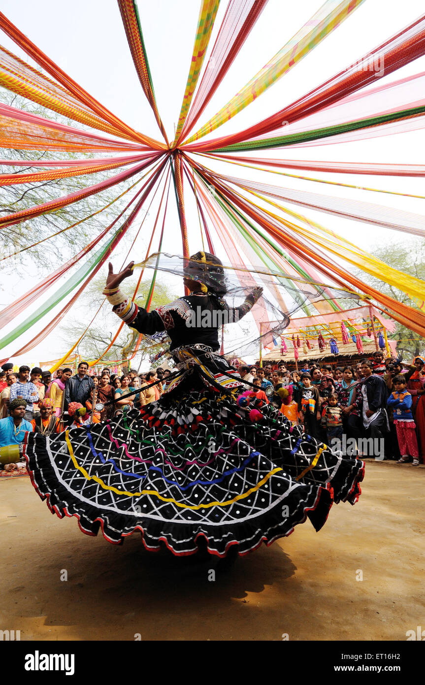 Rajasthani lady dancing ; India Foto Stock