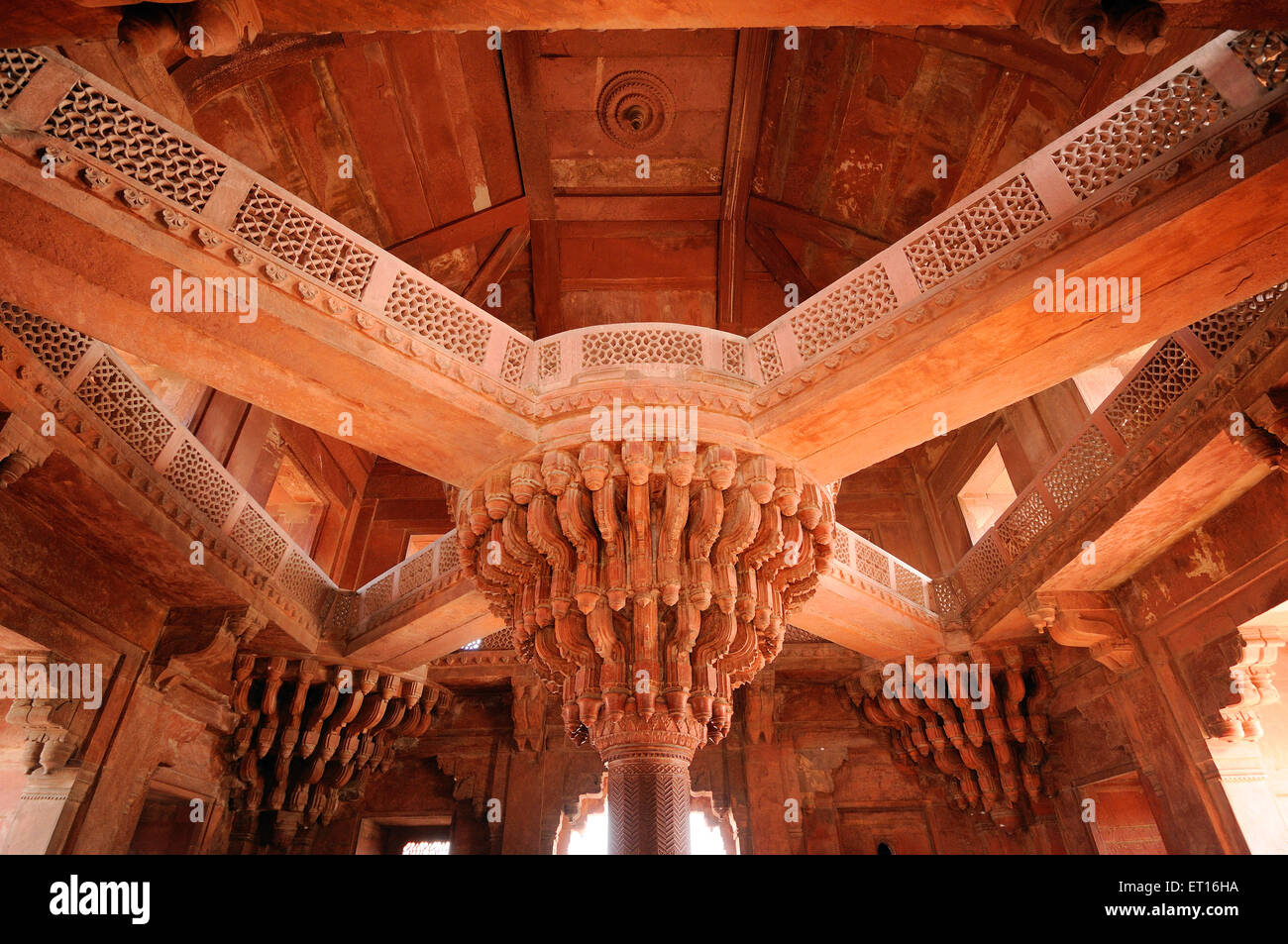 Pilastro nel palazzo di Fatehpur Sikri, Diwan e Khas, Sala dell'udienza privata, imperatore Akbar, pilastro centrale, pilastro di pietra, Agra, Uttar Pradesh, India Foto Stock