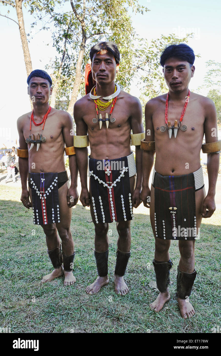 Naga tribali a hornbill festival ; Kohima ; Kisama village ; Nagaland ; nord-est ; India NOMR Foto Stock