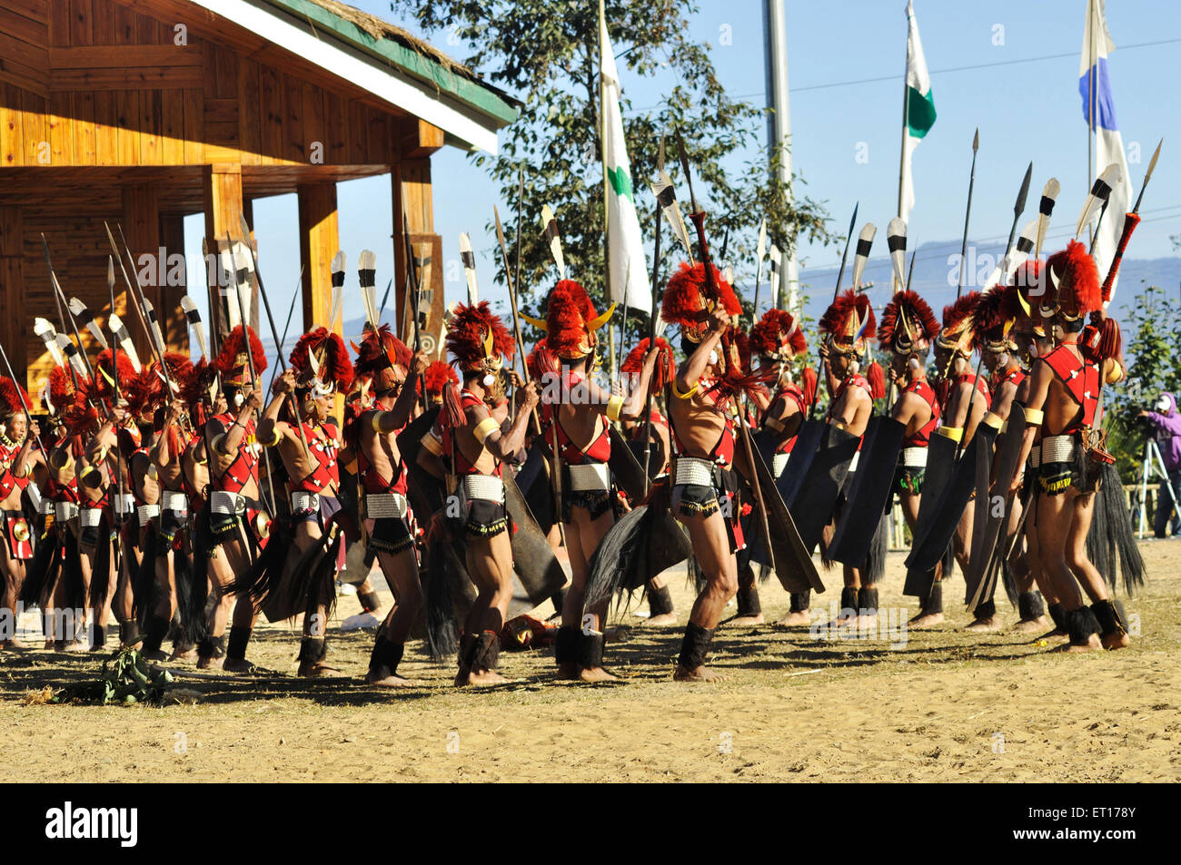 Festa di danza della tribù Naga hornbill, villaggio di Kohima Kisama, Nagaland, India nordorientale, tribali indiani, danza asiatica Foto Stock