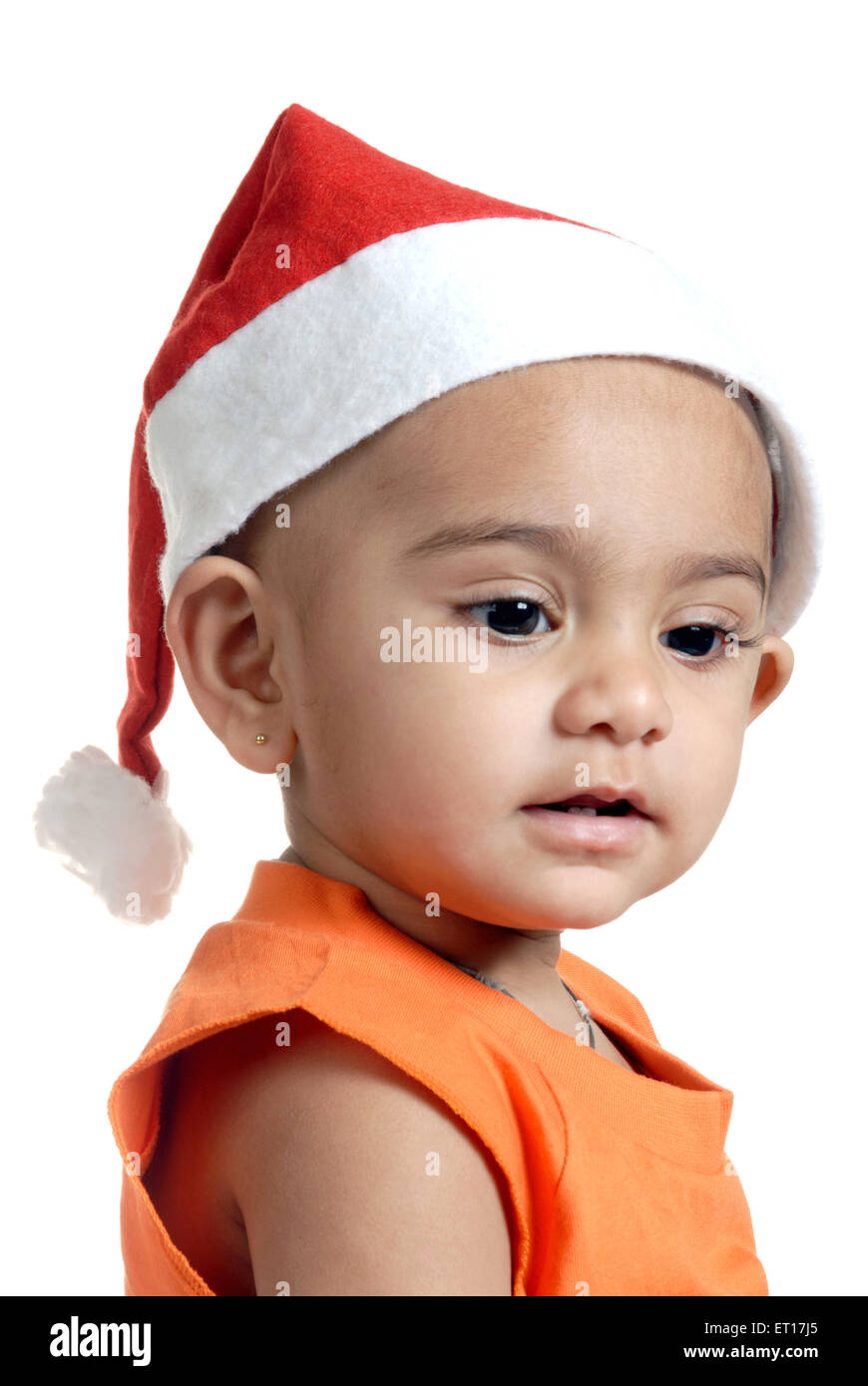 Indian baby boy bambino nella festa di Natale rosso santa claus cap - signor#152 - 150208 rmm Foto Stock