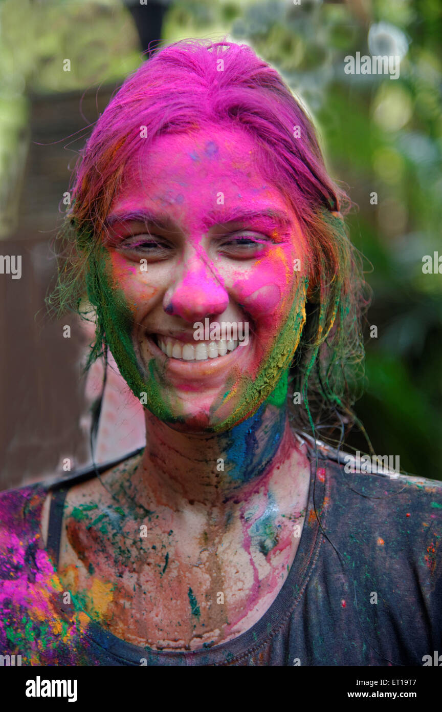 Ragazza godendo Holi festival signor#364 Foto Stock