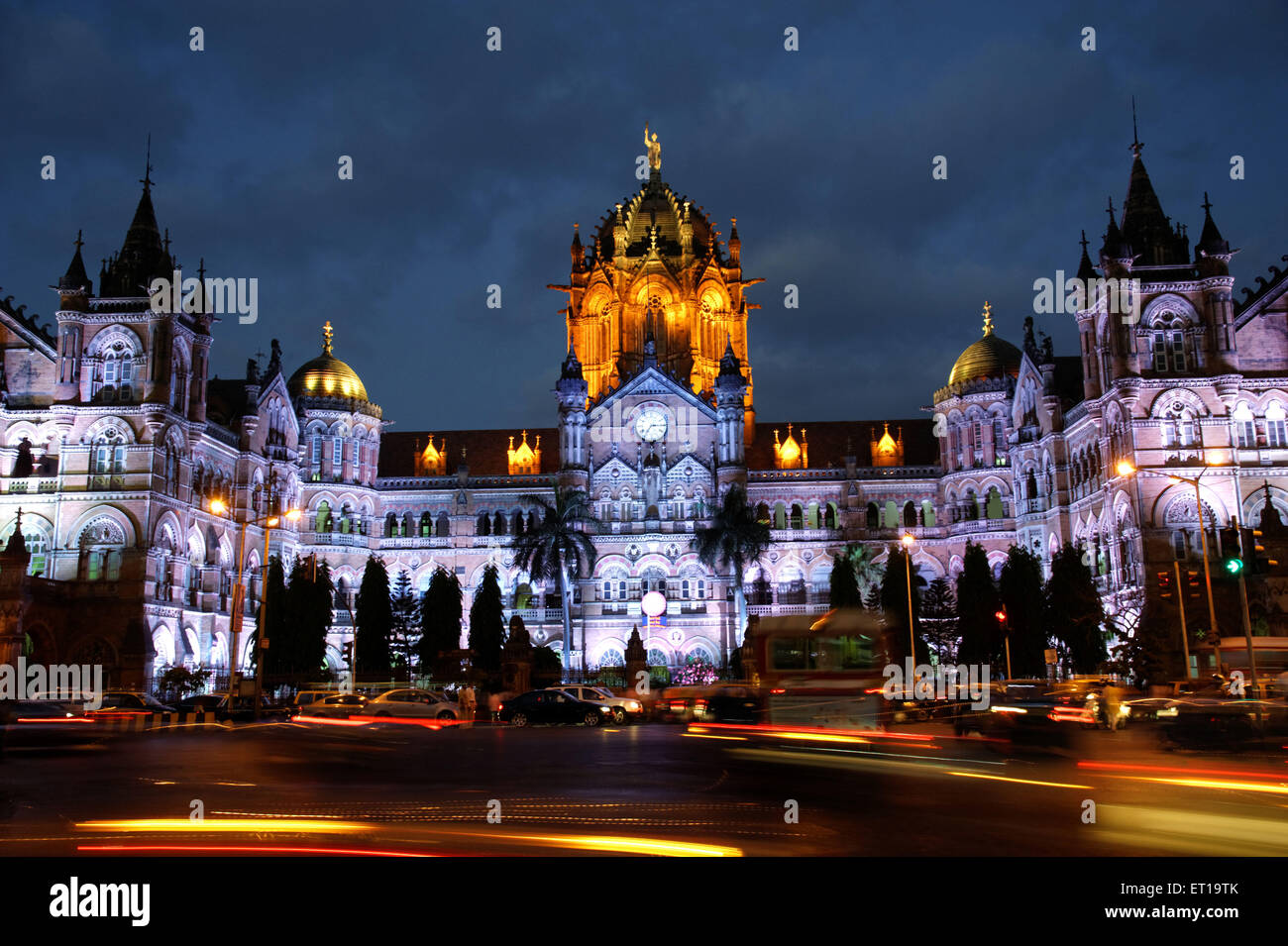 Il giorno della Repubblica l'illuminazione su Chhatrapati Shivaji Terminus Foto Stock