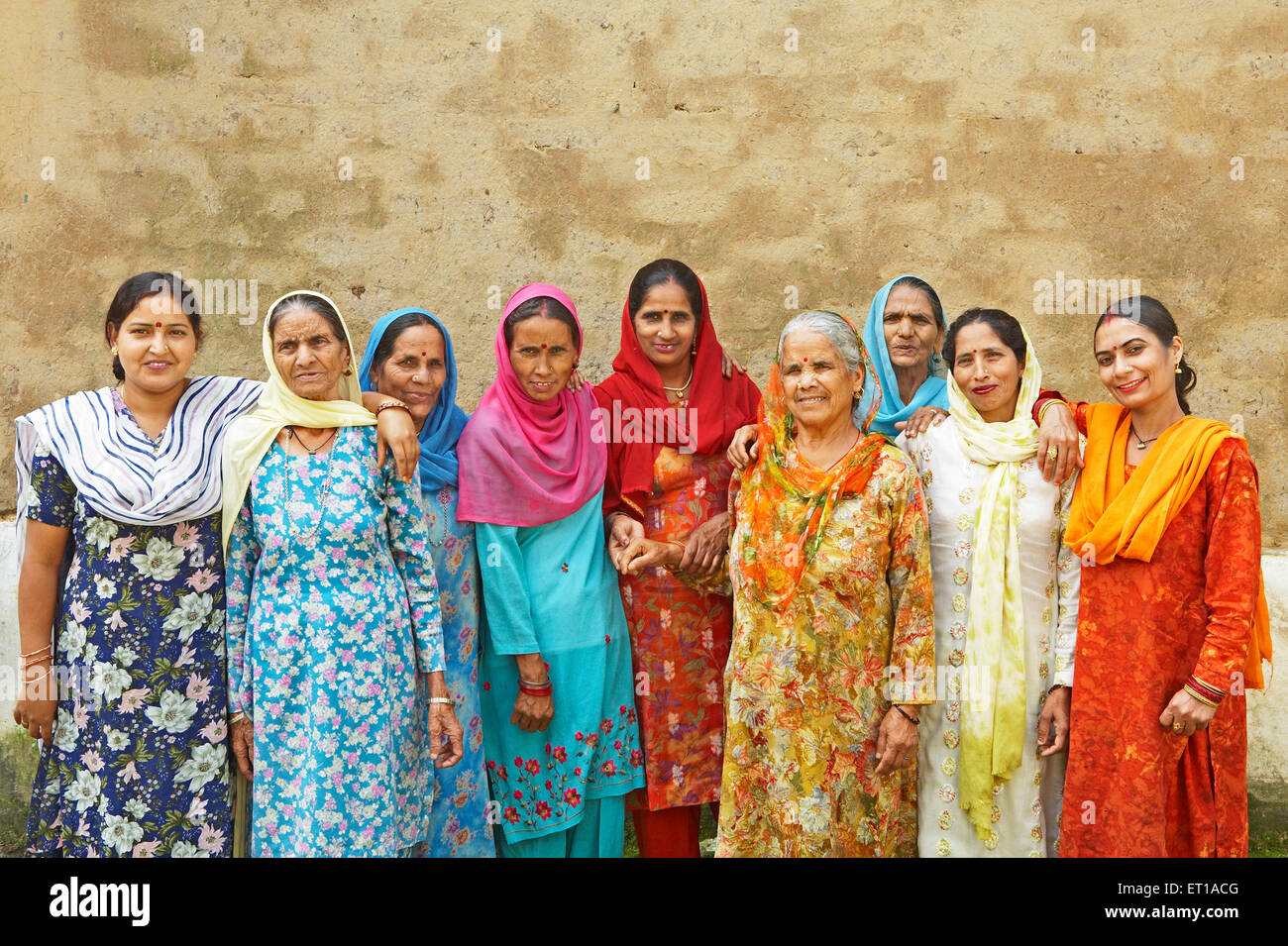 Le donne rurali membri della Micro Finanza di credito del gruppo iniziativa economica avviato da ONG Organizzazione Chinmaya dello sviluppo rurale in India Foto Stock