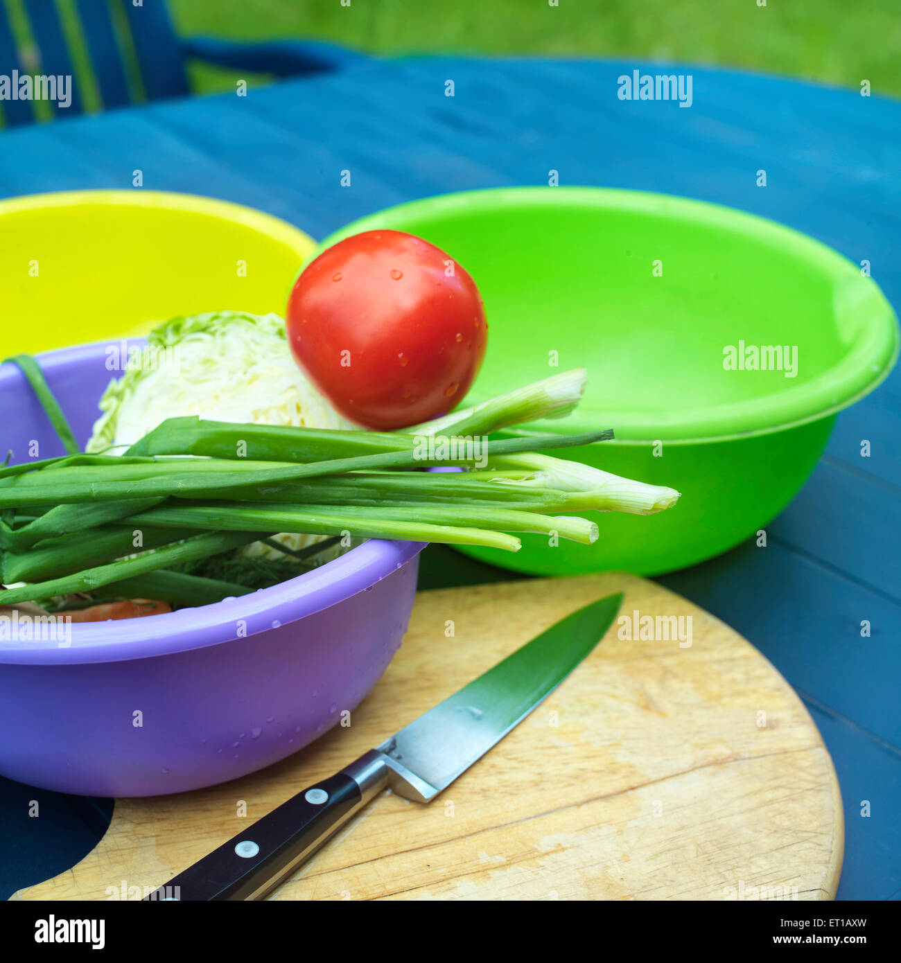 Coltello e verdure Foto Stock