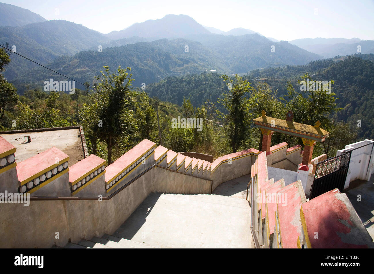 Muro di confine, architettura tibetana, McLeod Ganj, McLeodganj, Little Lhasa, Dhasa, Dharamshala, distretto di Kangra, Himachal Pradesh, India Foto Stock